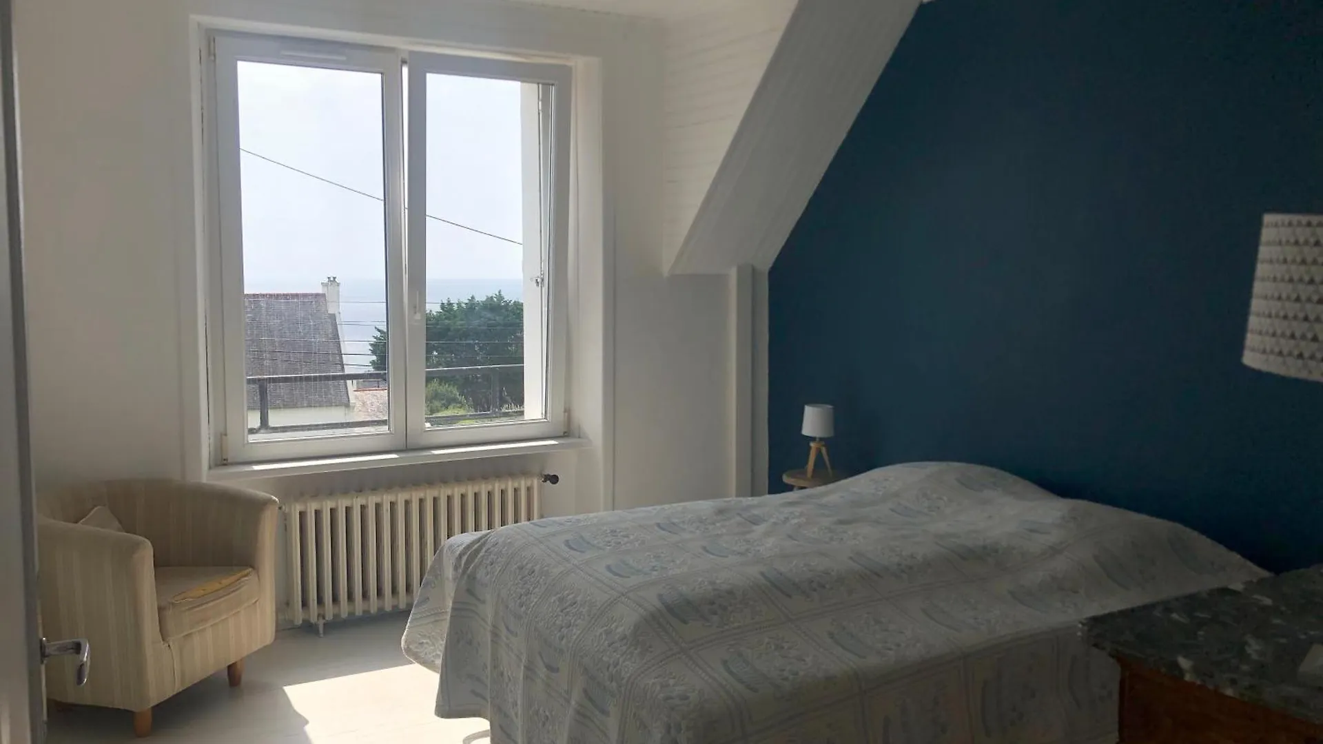 Maison De Famille Vue Mer- 4 Chambres, 8 Personnes Plouhinec  Holiday home